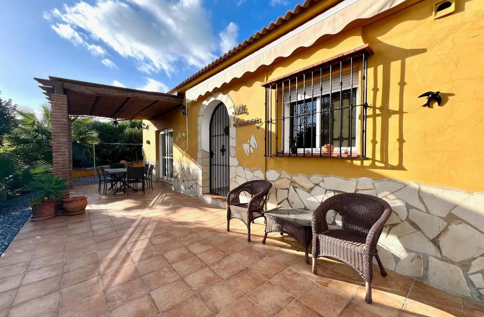 Captivating 2-Bed Villa In Alcaucin 0*,