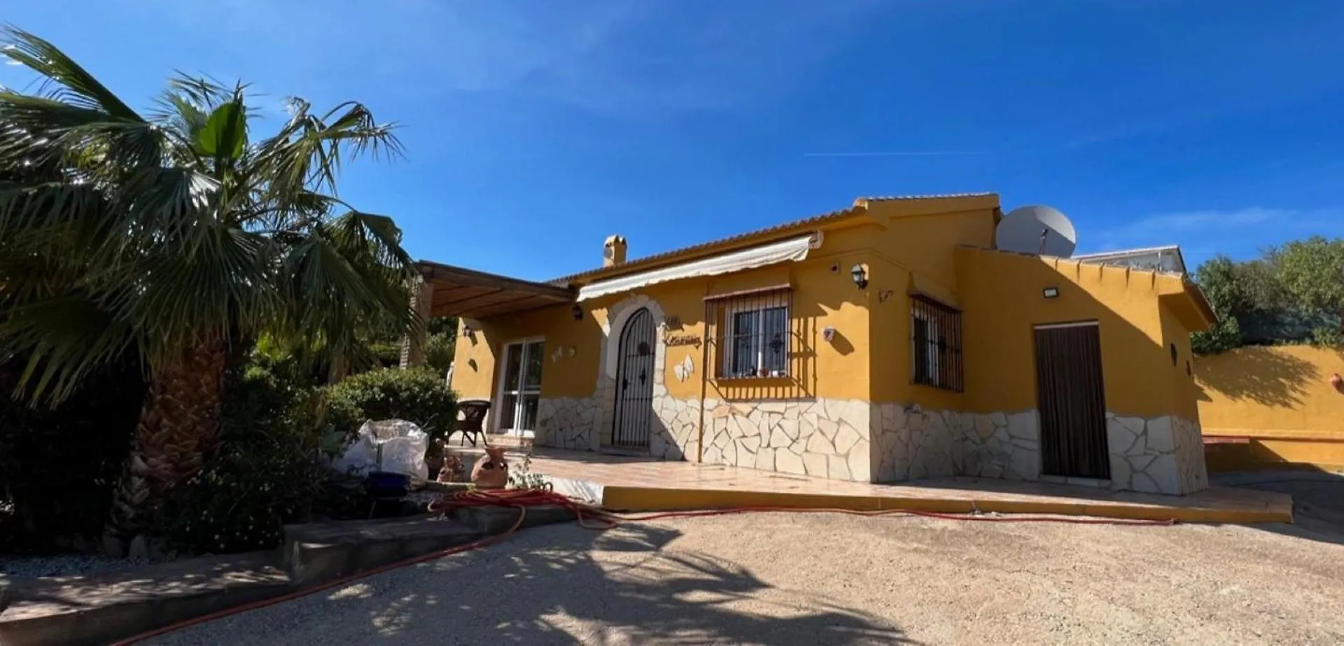Villa In Alcaucin - Sleeps 4 - Pool - Parking