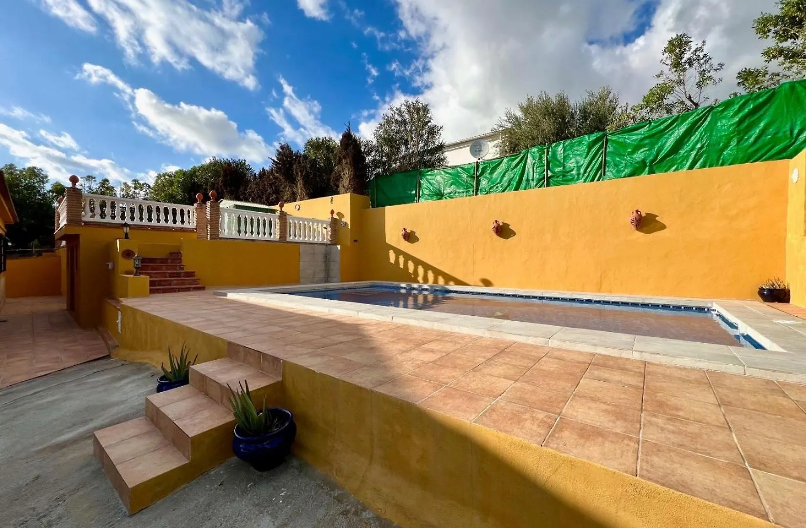 Villa In Alcaucin - Sleeps 4 - Pool - Parking