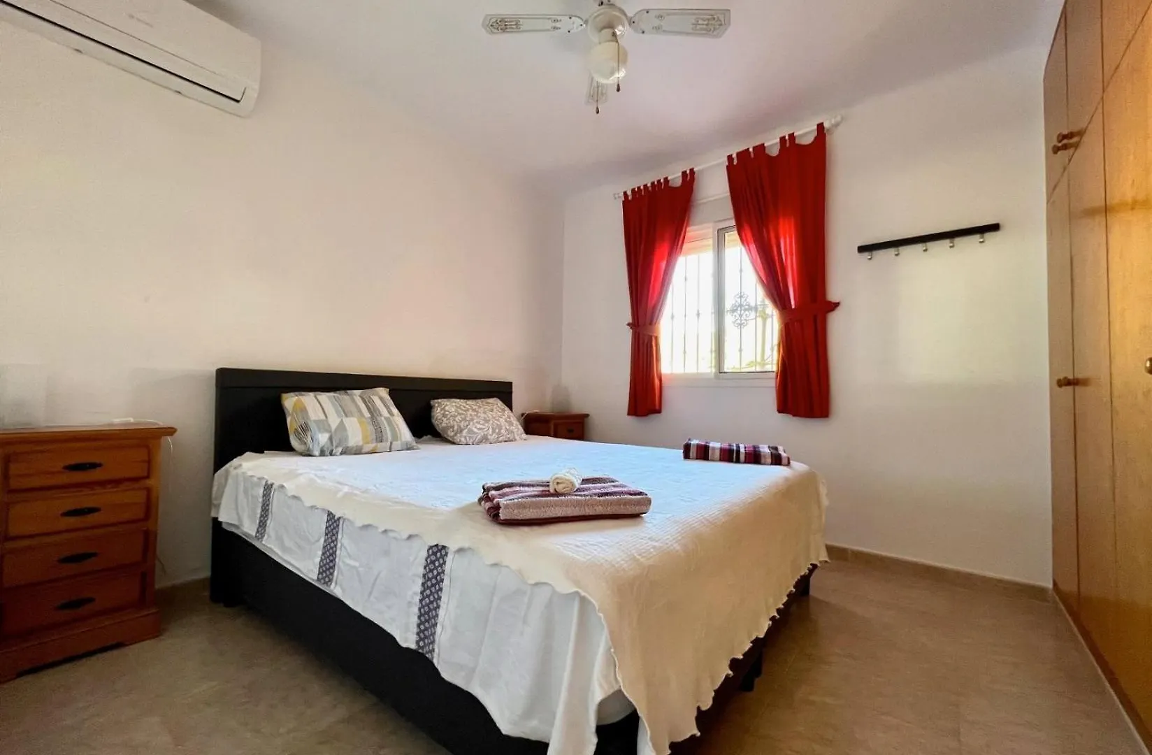 Captivating 2-Bed Villa In Alcaucin
