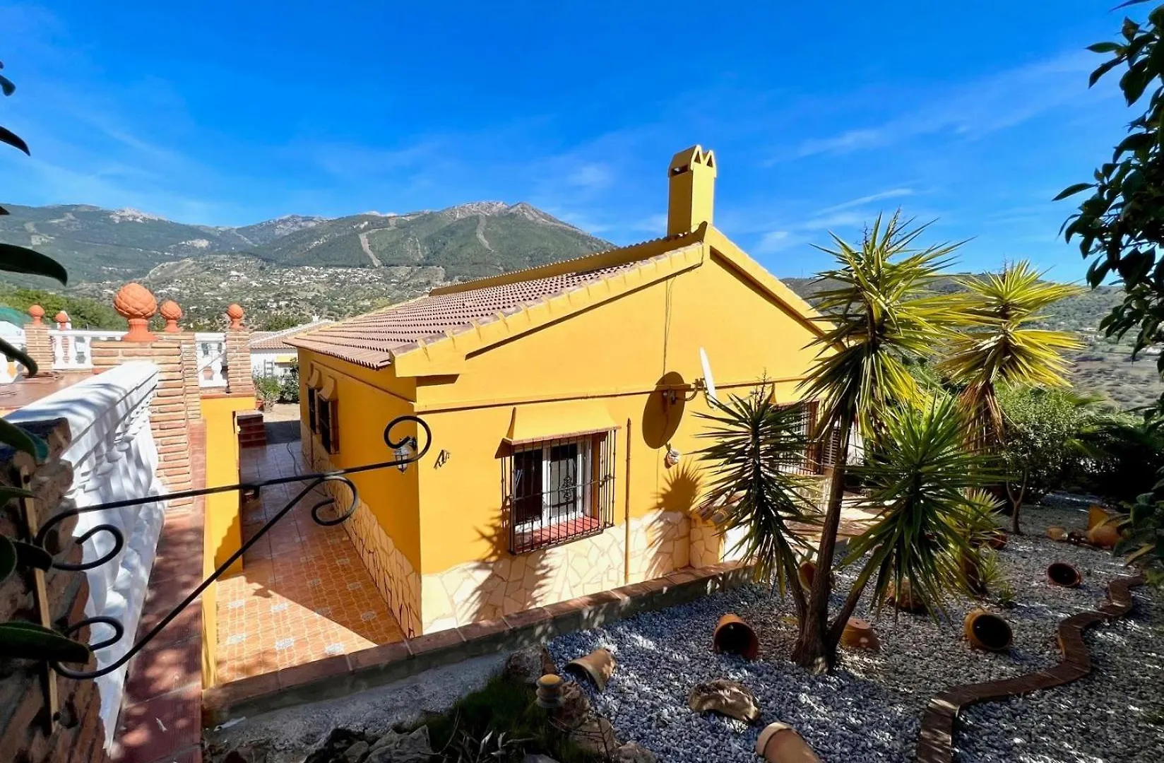 Captivating 2-Bed Villa In Alcaucin