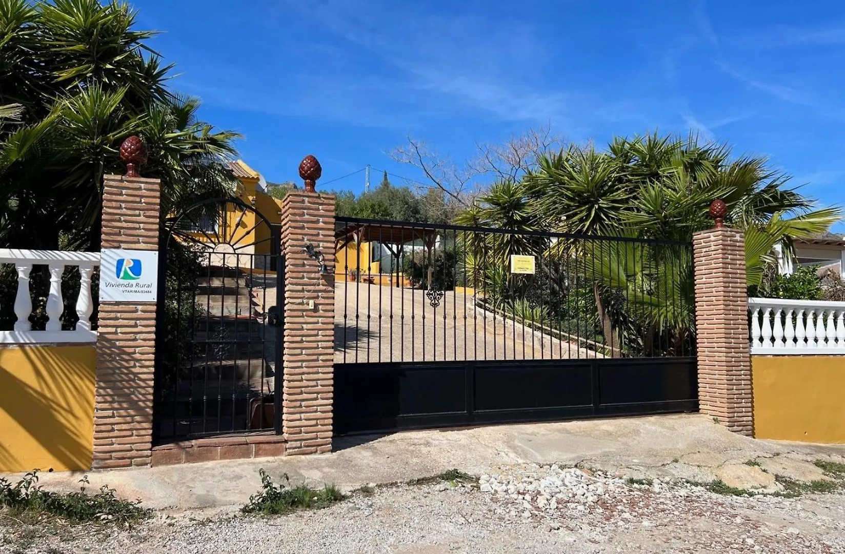 Captivating 2-Bed Villa In Alcaucín